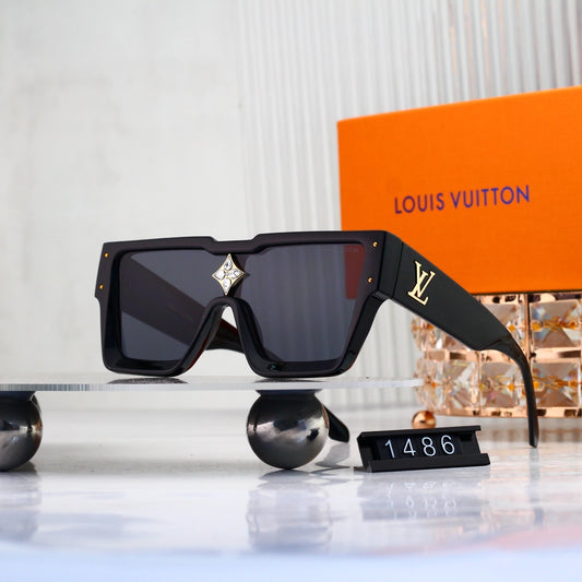 Monogram Oversized Sunglasses with Star Diamond Detail (Model 1486)
