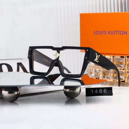 Monogram Oversized Sunglasses with Star Diamond Detail (Model 1486)